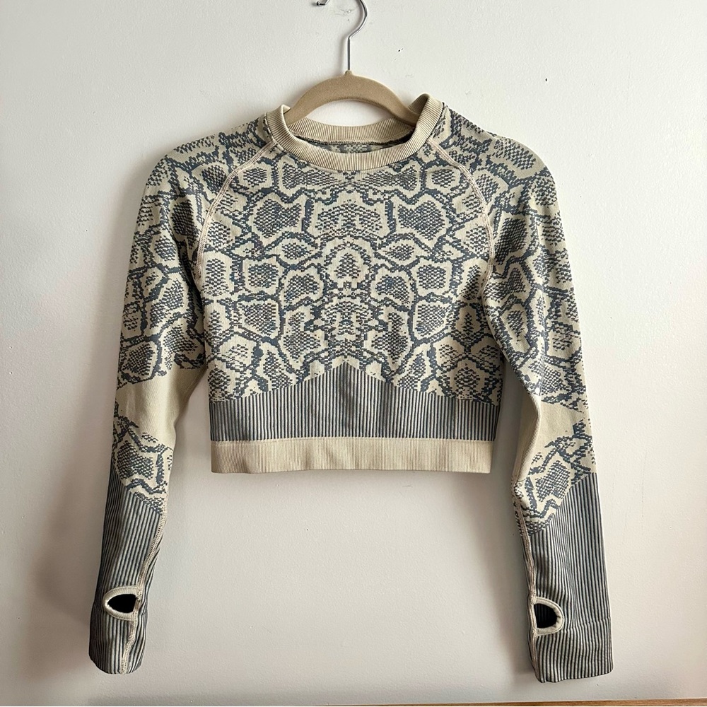Maxxim Long‎ Sleeve Seamless Cobra Athletic Crop Top
